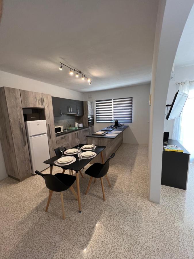 Modern Economy 2 Bedroom Apartment Сейнт Полс Бей Екстериор снимка