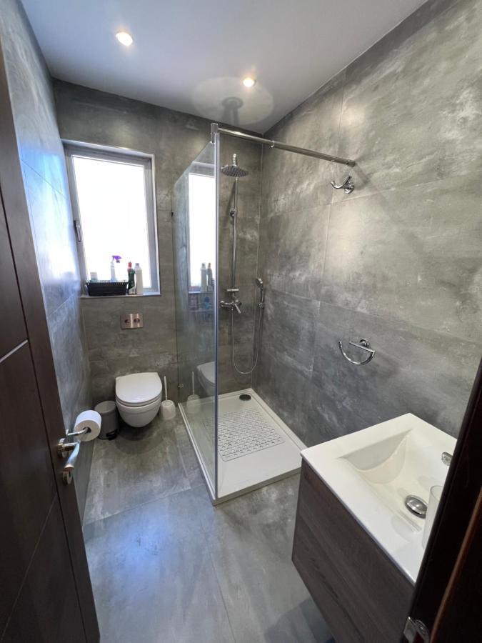 Modern Economy 2 Bedroom Apartment Сейнт Полс Бей Екстериор снимка